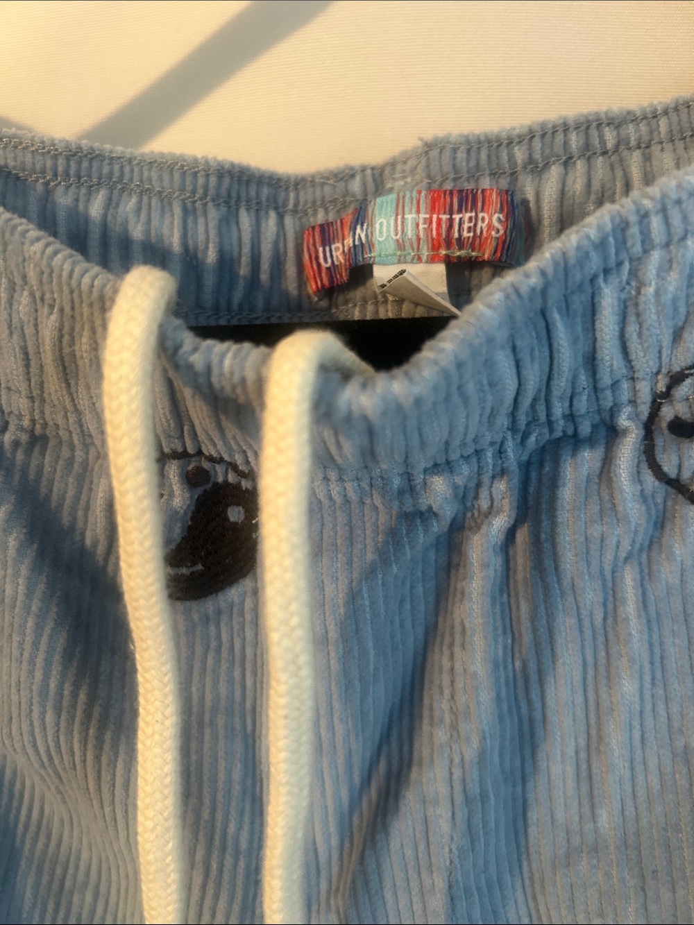 Urban outfitter, NWT size L blue corduroy pants with Yin Yang embroidered - Picture 5 of 7